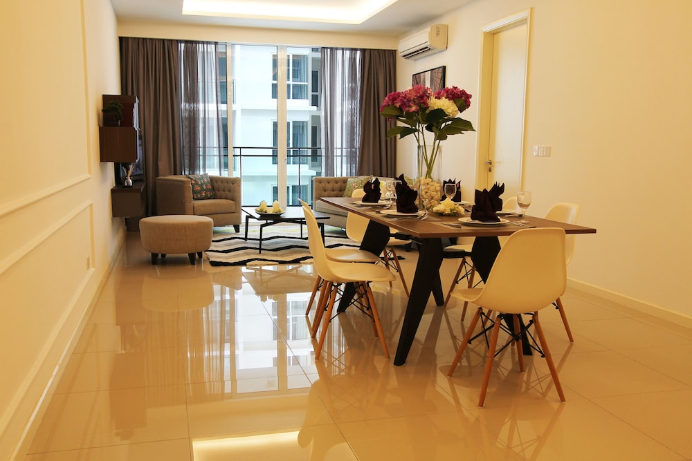 The Shore Hotel & Residences 45/65
