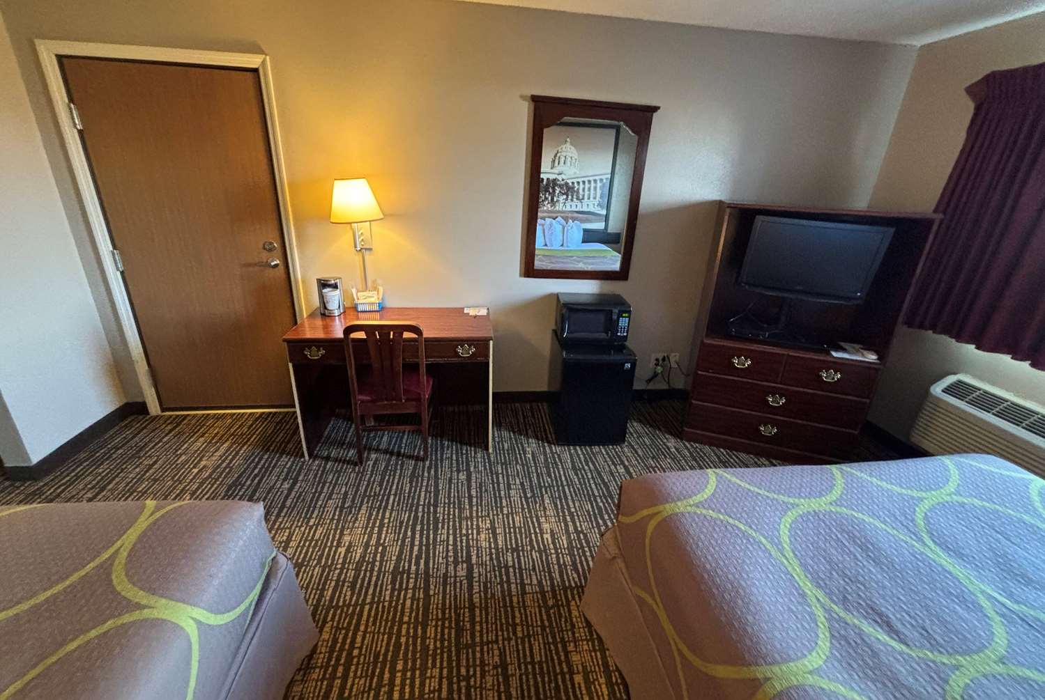 Super 8 By Wyndham Jerseyville IL 4/10