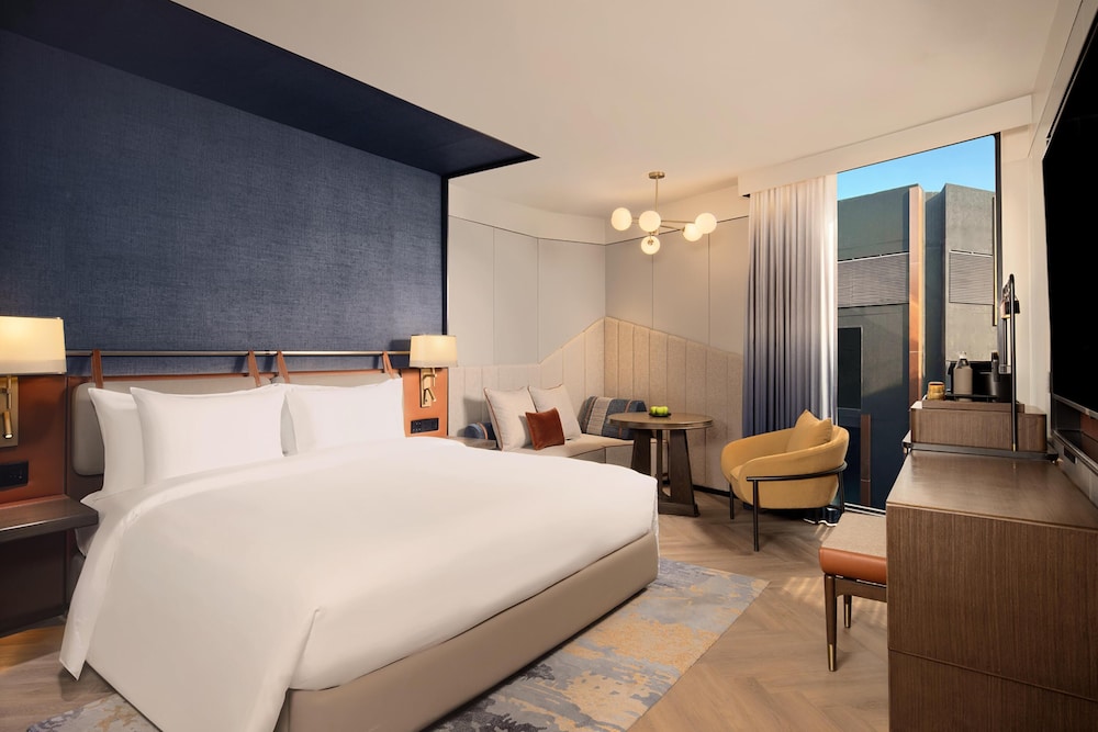 Canopy, Courtyard, Deluxe, King Bed