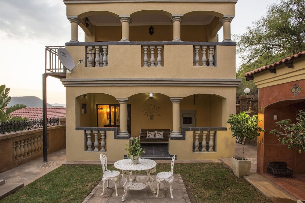 The Royal Palm Bed and Breakfast 1/36