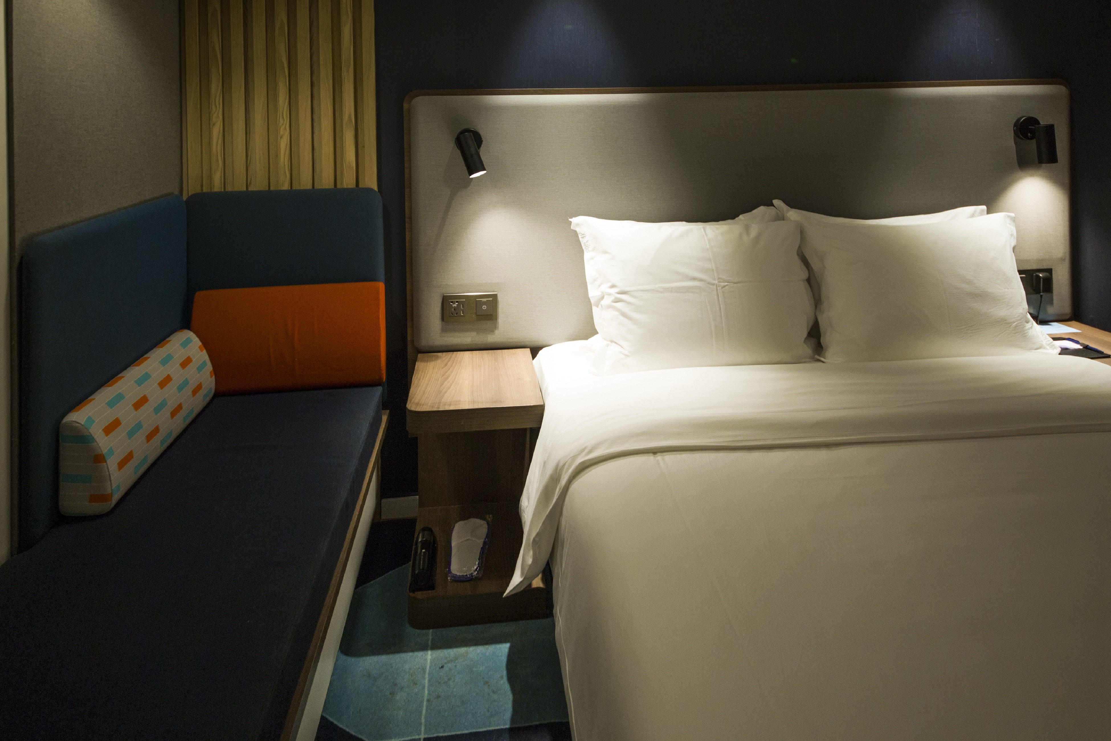 HOLIDAY INN EXPRESS SANYA BAY 34/50