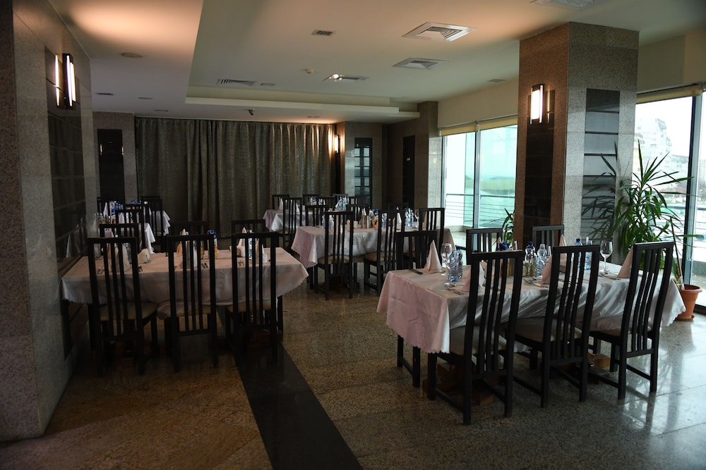 Hotel Delta 4 32/44