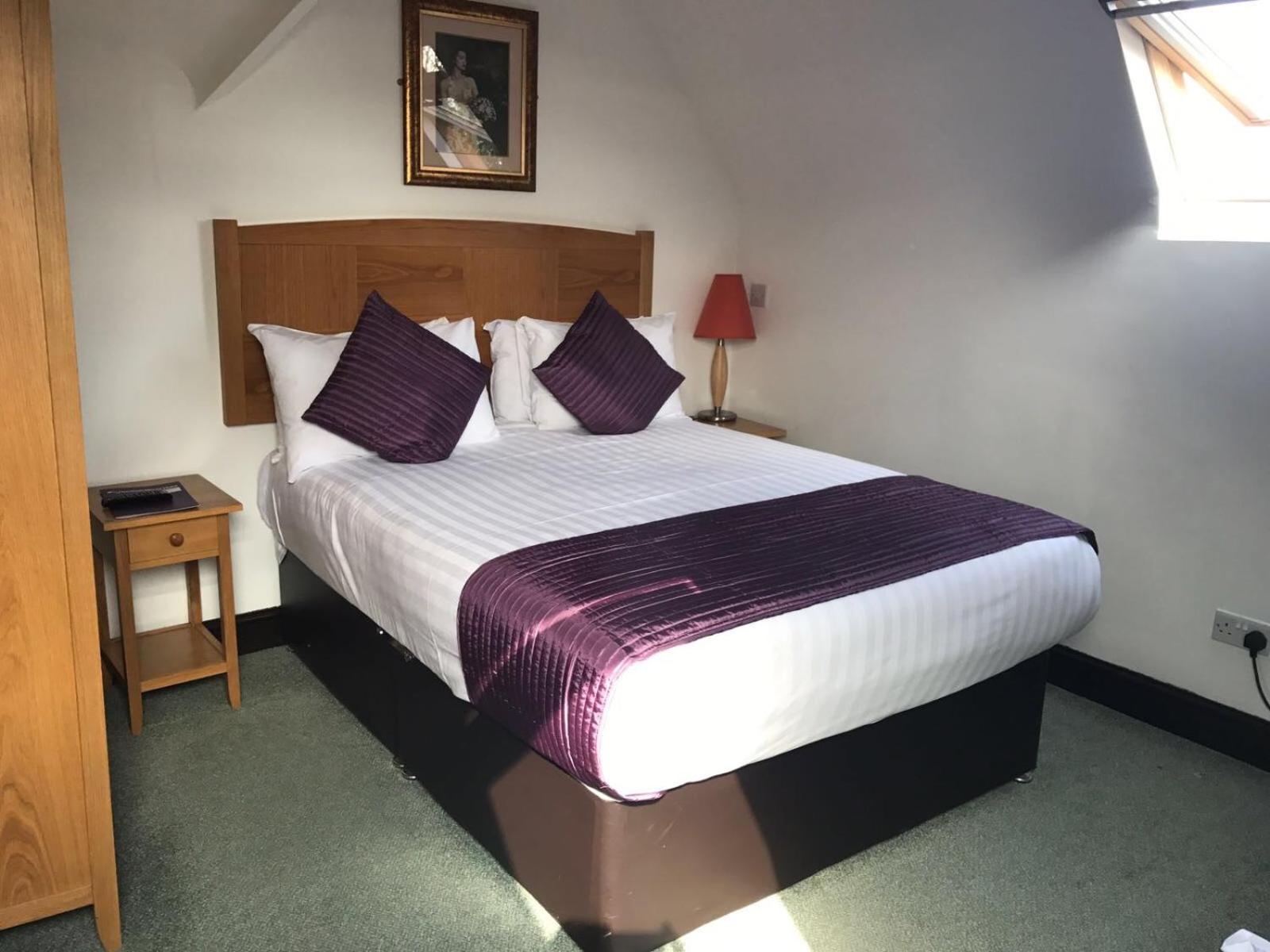 Room, Double Bed, Small