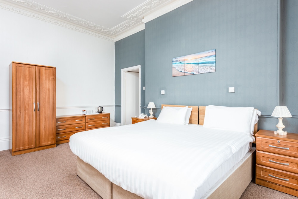 Abbey Lawn Hotel 32/64