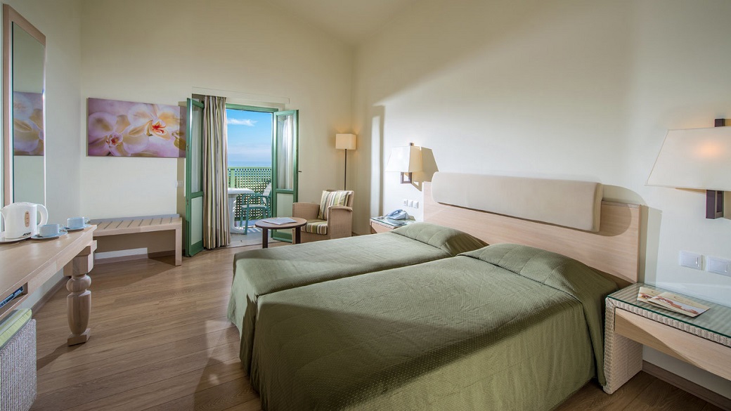 TWIN/DOUBLE ROOM SIDE SEA VIEW