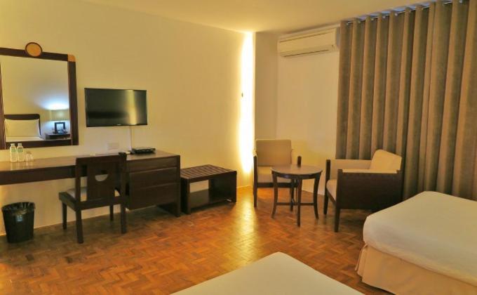 Century Plaza Hotel 36/50