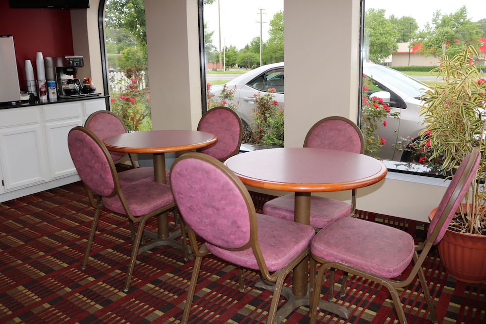 Econo Lodge Chesapeake Route 13 and I-464 16/19