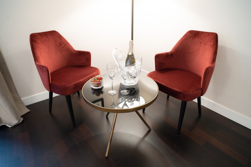 Kame Hall Luxury Rooms 26/31