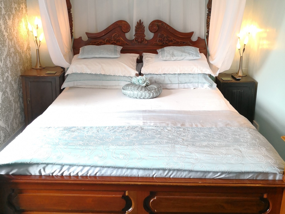 Arches B&amp;B 8/24