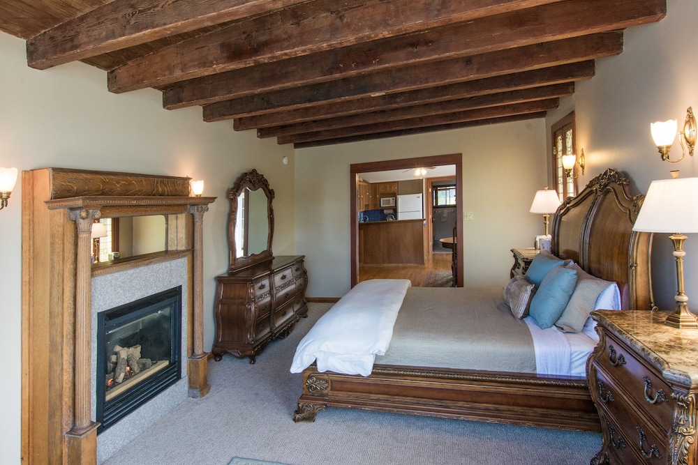 Jenner Inn 24/78