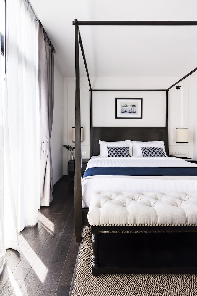 DELUXE, BALCONY