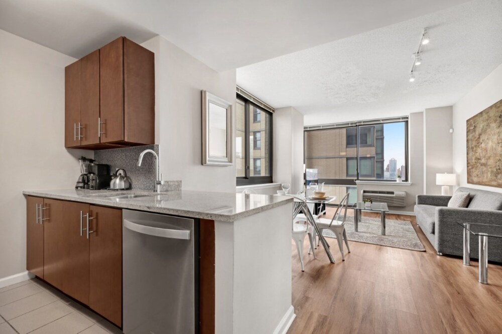 Global Luxury Suites Downtown Jersey City 58/71