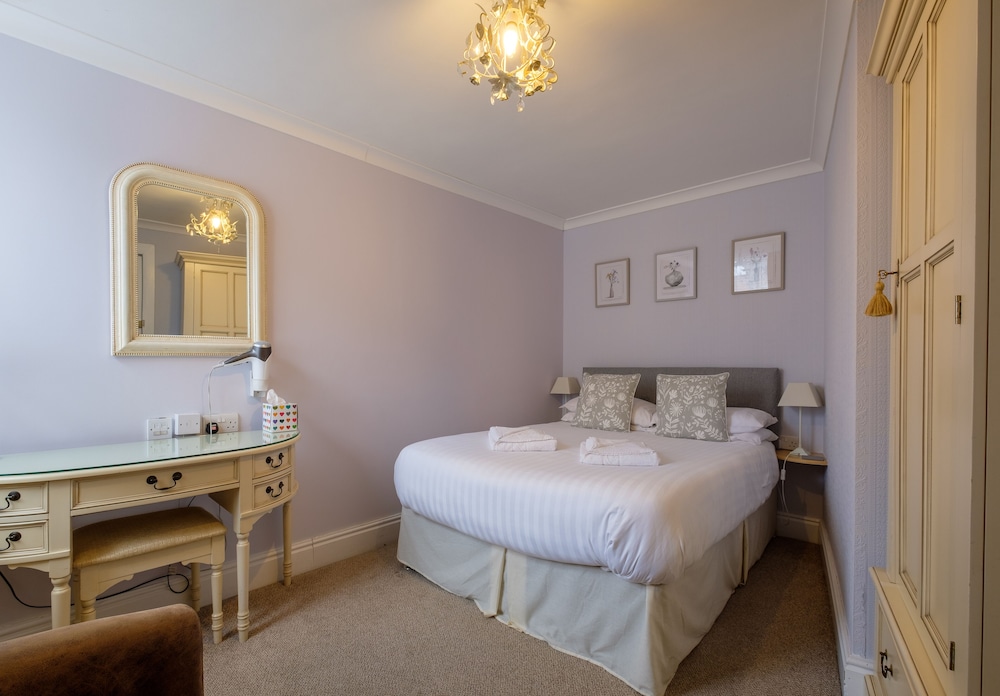 Newport Quay Bed And Breakfast 20/45
