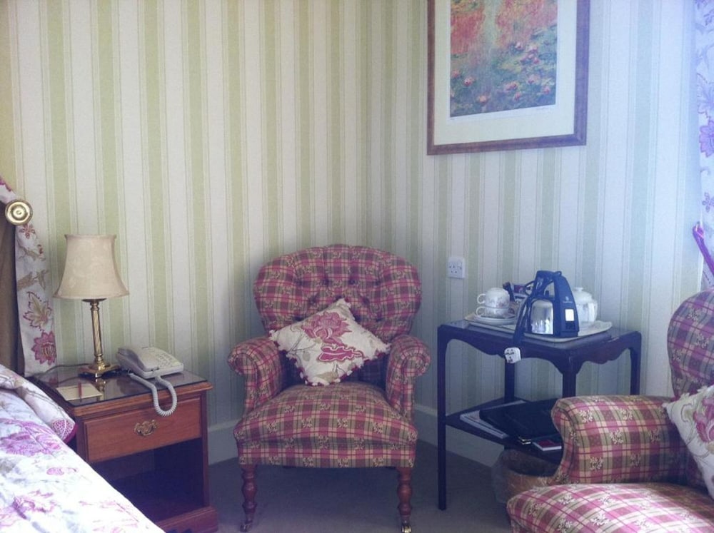 Glengarry Castle Hotel 34/42
