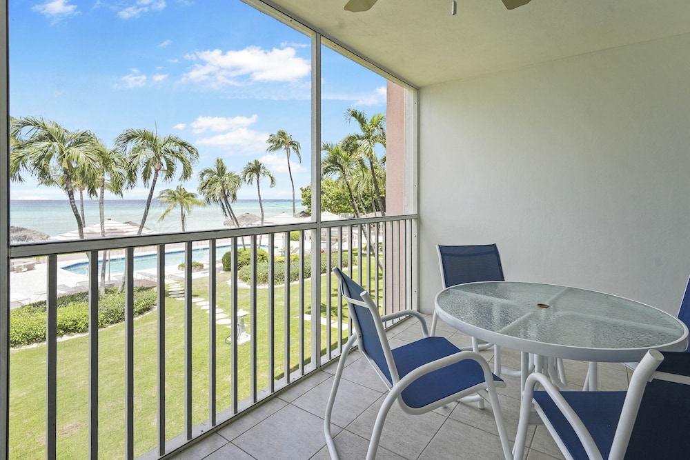 Aqua Bay Club Luxury Condos 34/50