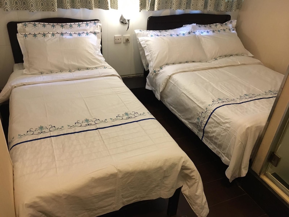 California Hotel 28/50