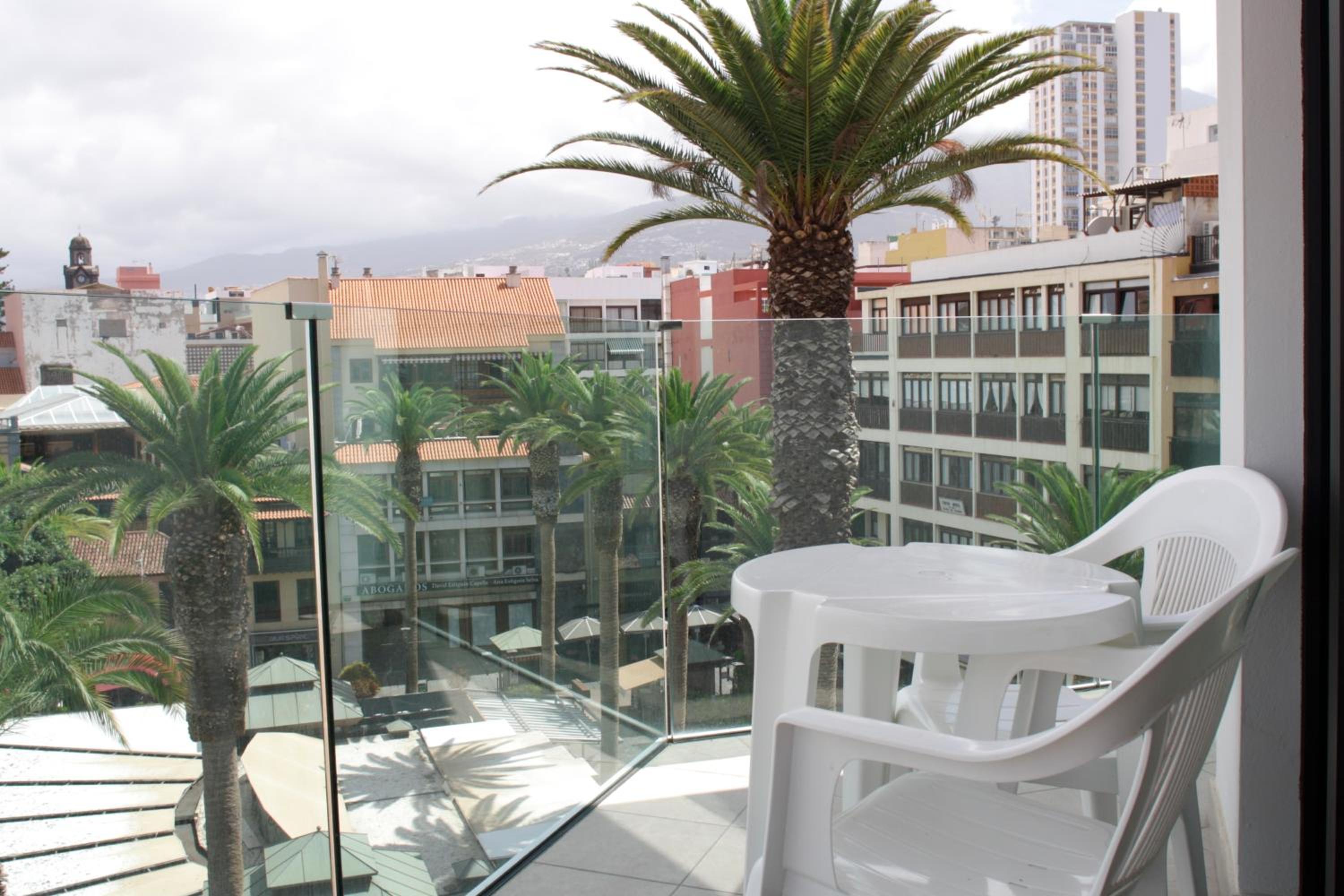 Hotel Tropical 37/56