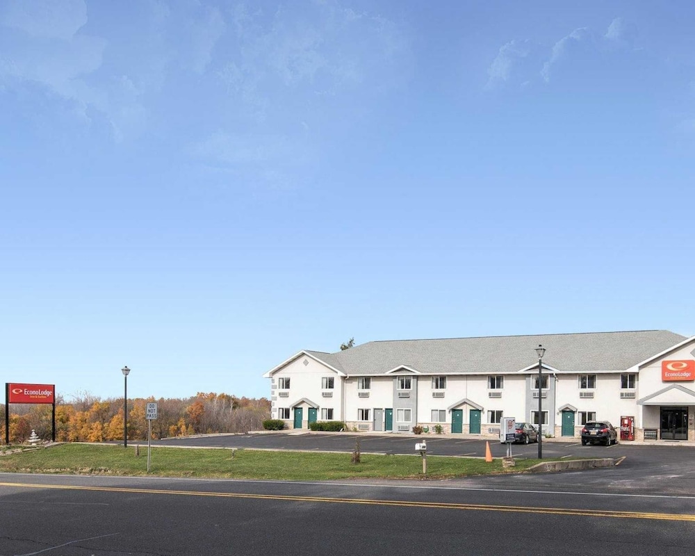 Econo Lodge Inn & Suites Canandaigua - Fingers Lake Area 4/37