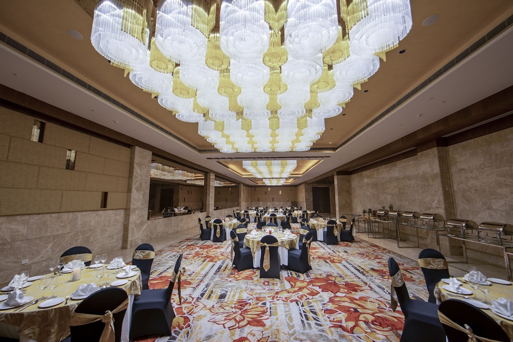 The Gaurs Sarovar Premiere 40/58