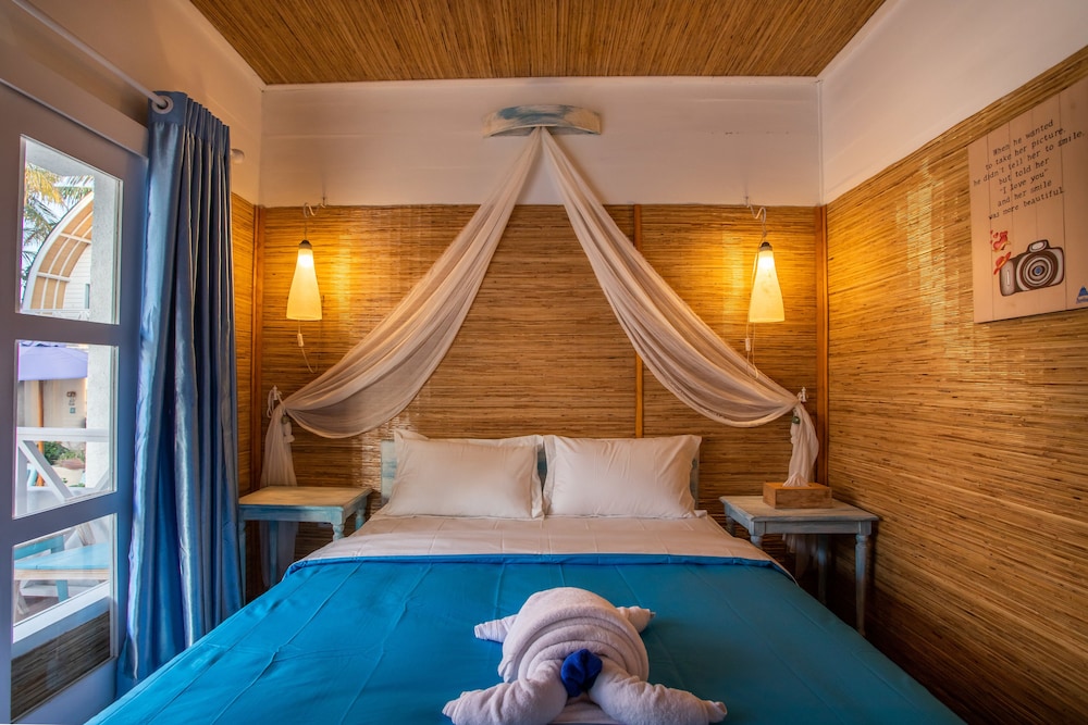 Santorini Beach Resort 20/65