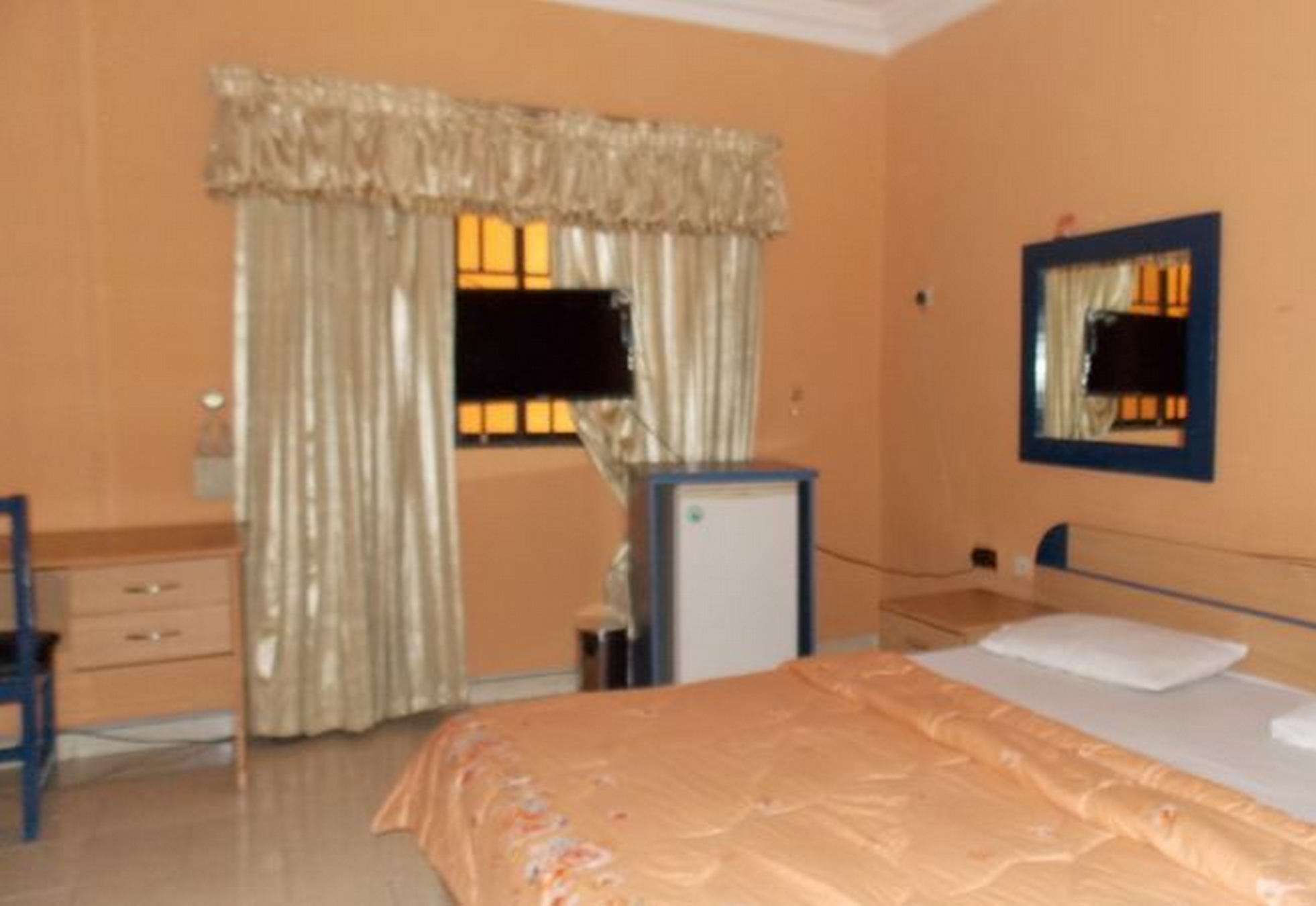 ROYAL PARAGON HOTEL 19/25