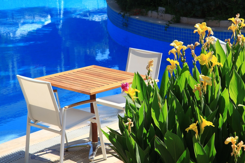 ZEYTINADA HOTEL 40/45