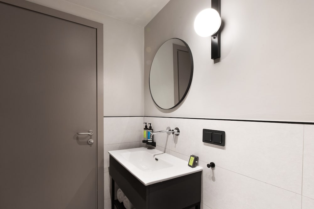 Noa Hotel 63/66