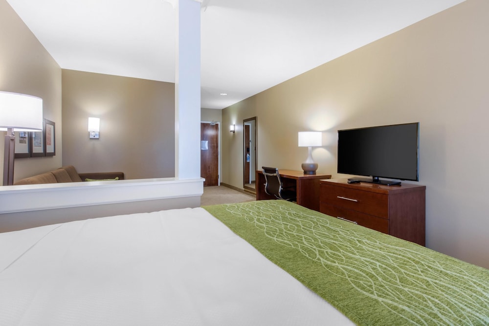 Comfort Inn & Suites At Crossplex Village 24/50