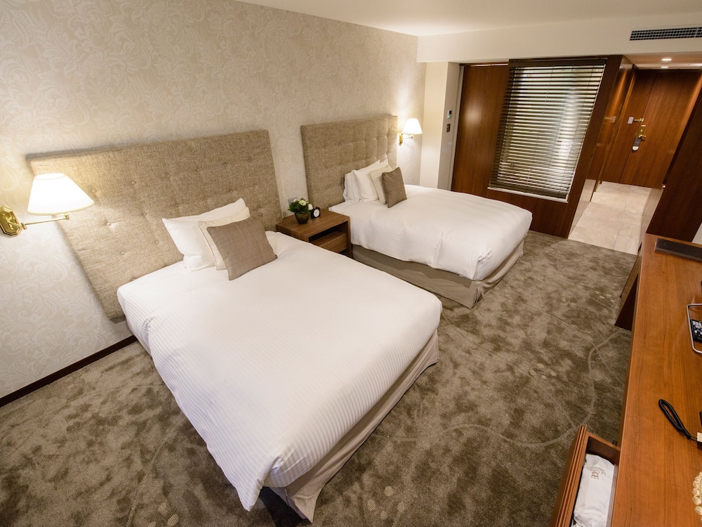 PREMIER, TWIN BEDS