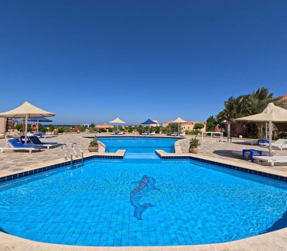 Dolphin Continental Hotel 43/59