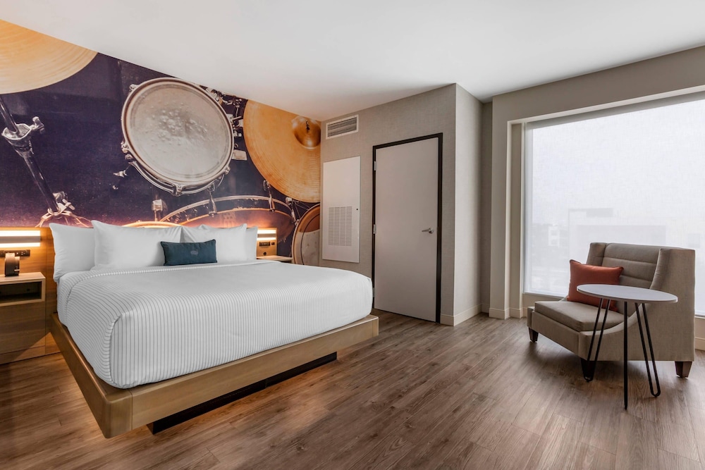 SUITE, KING BED, SOFA, ACCESSIBLE