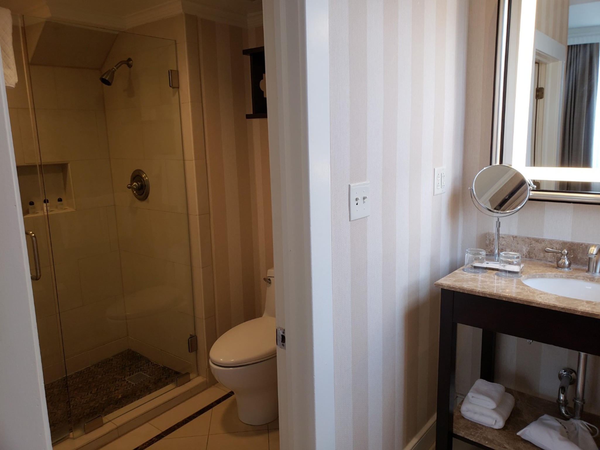Green, Mountain, Resort, Suite
