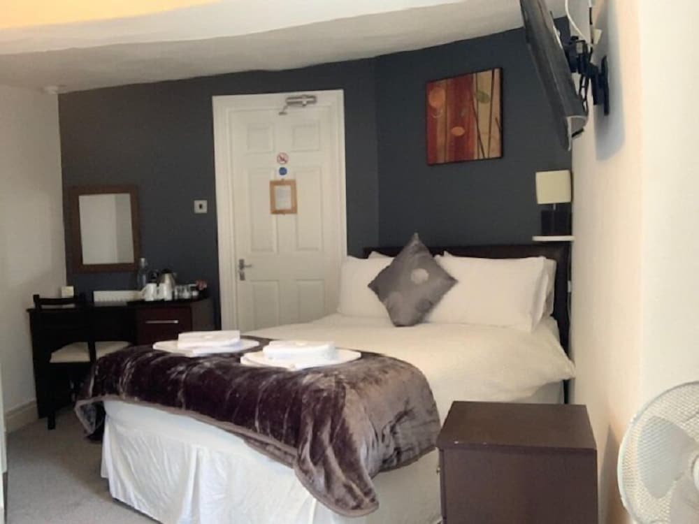 The Silverton Inn - B&B 8/30