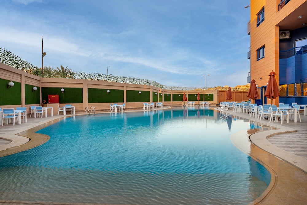 Royal Day Plaza Hotel 39/43