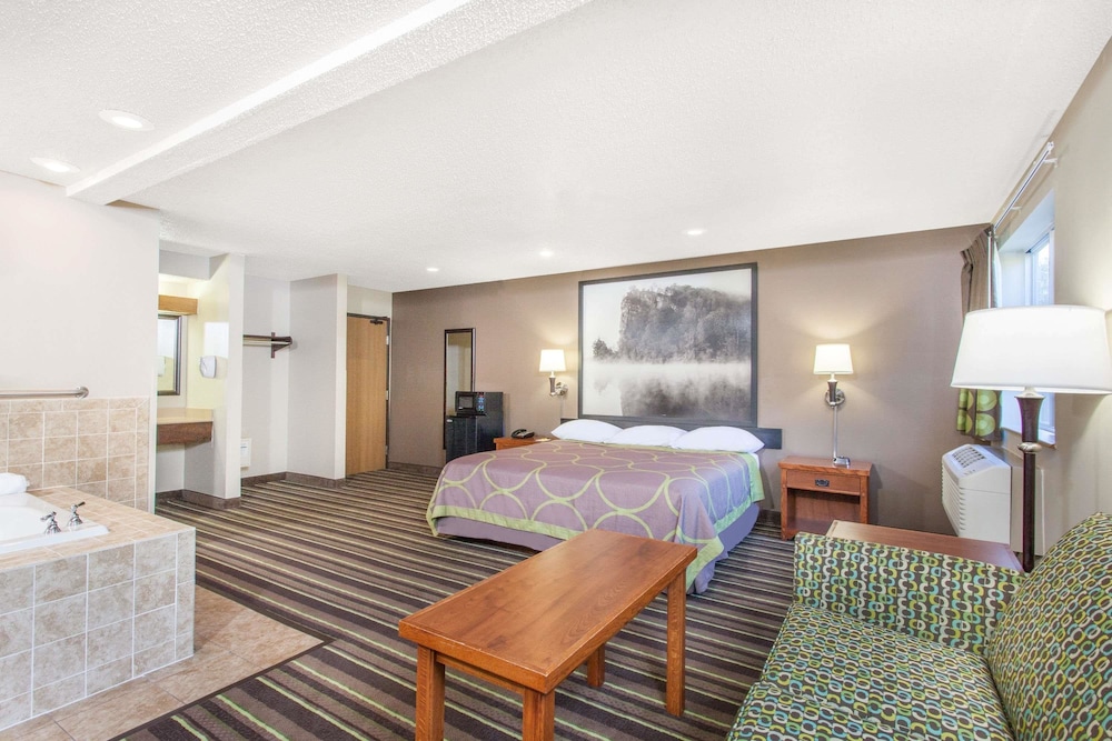 Super 8 by Wyndham Richlands/Claypool Hill Area 12/18