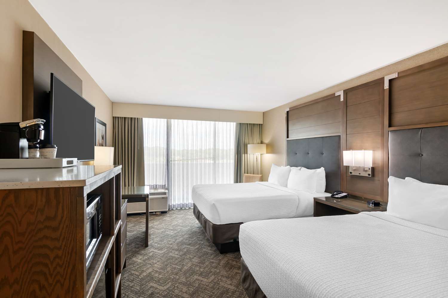 Best Western Plus Kansas City Sports Complex Hotel 14/44