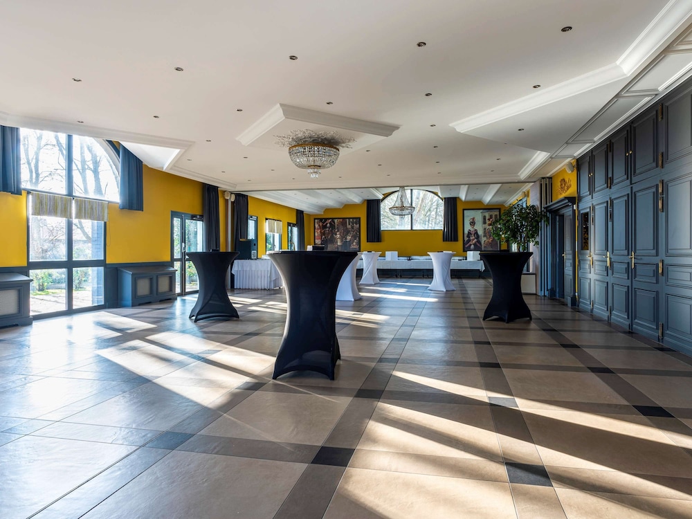 Ibis Styles Douai Gayant Expo Train Station 5/71