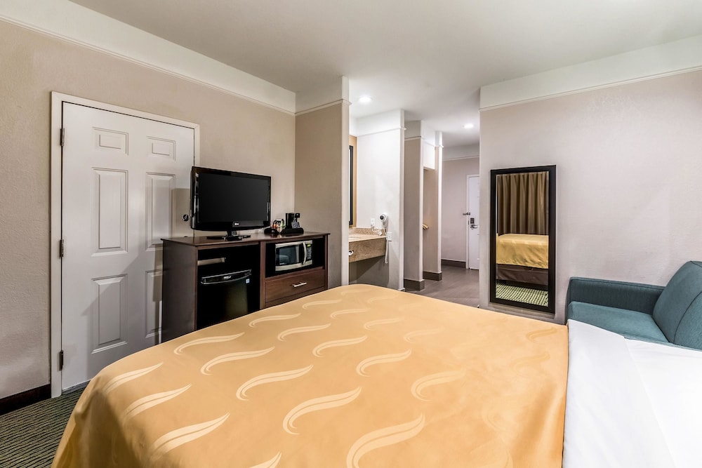Quality Inn & Suites Seaworld North 14/42