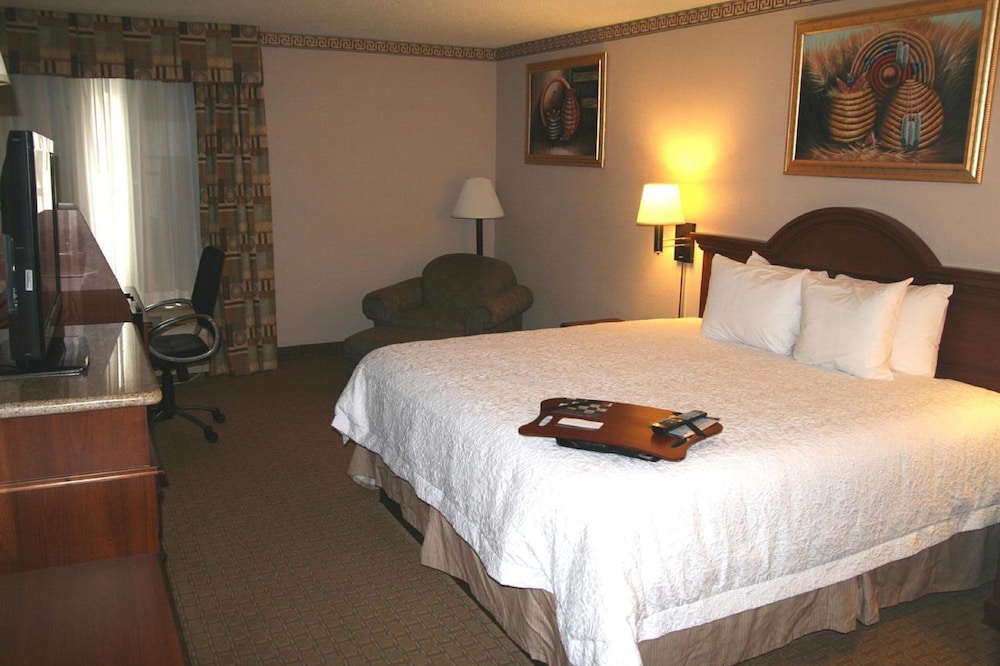 غرفة بسرير كينج مع أريكة، Comfort Inn & Suites Portland Corpus Christi 4/7