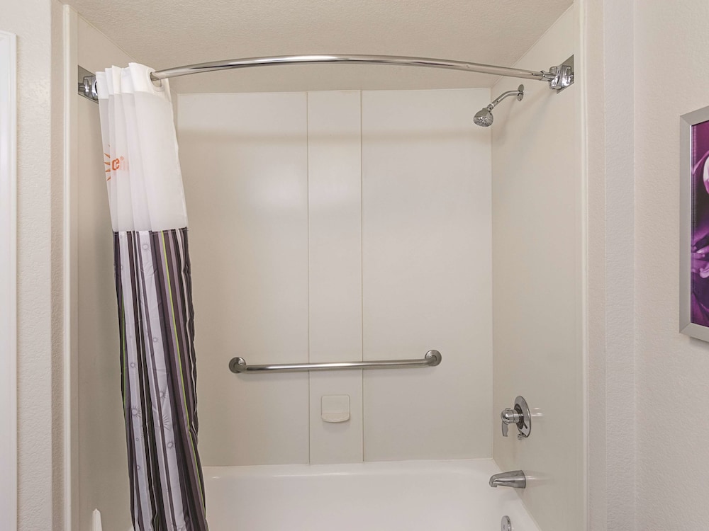 La Quinta Inn & Suites by Wyndham N Little Rock-McCain Mall 16/63