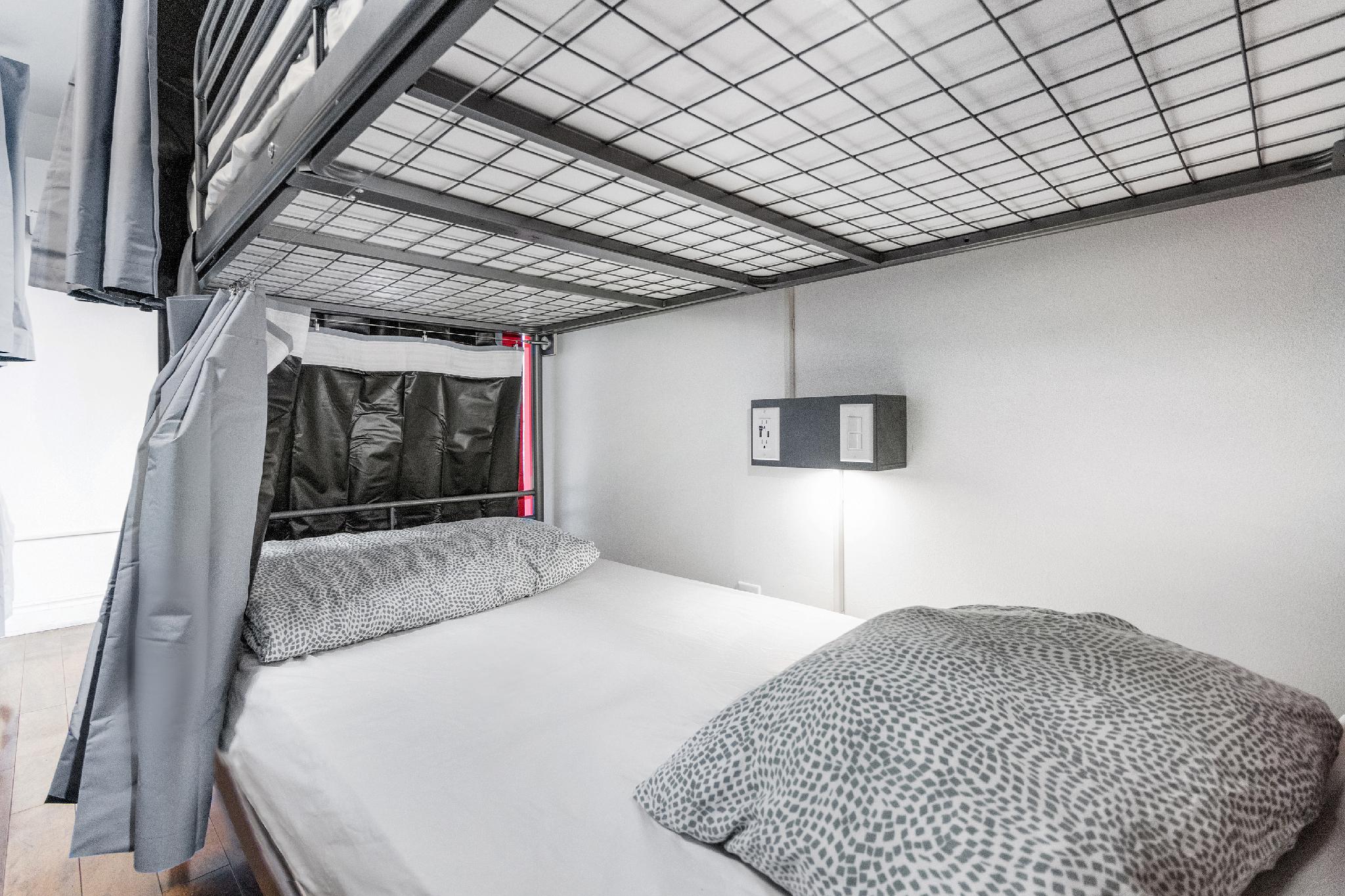Private, 6 Beds, Shared Bathroom