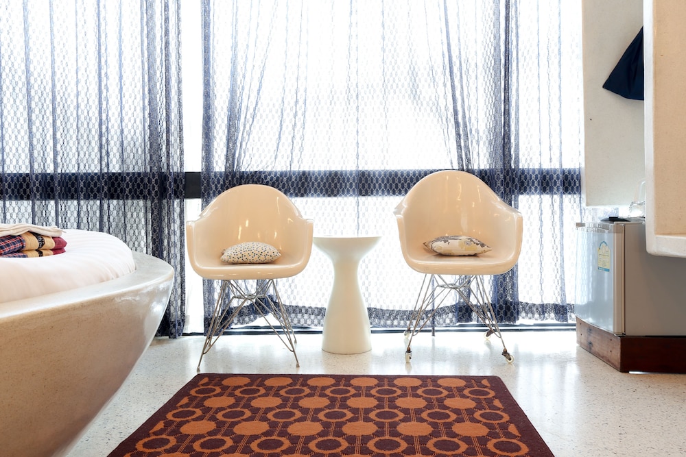 Mo Rooms 18/50