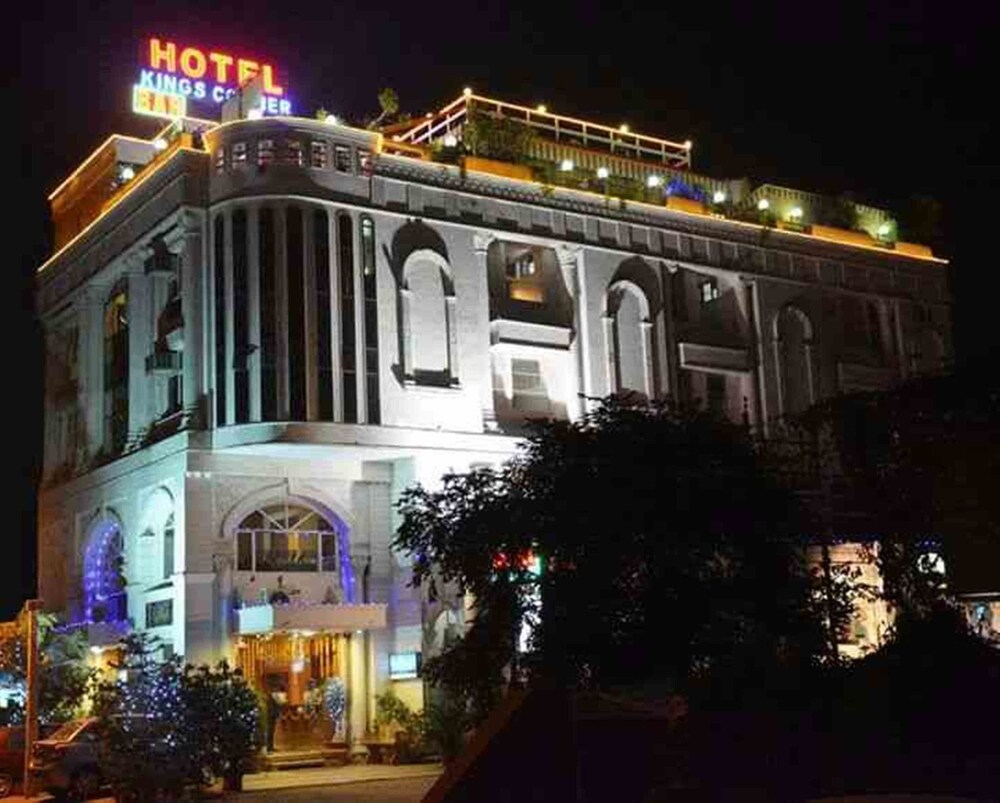 Hotel Kings Corner 3/99