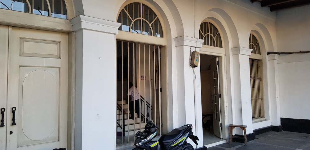 Hotel Dequr Jakarta Kota 4/32