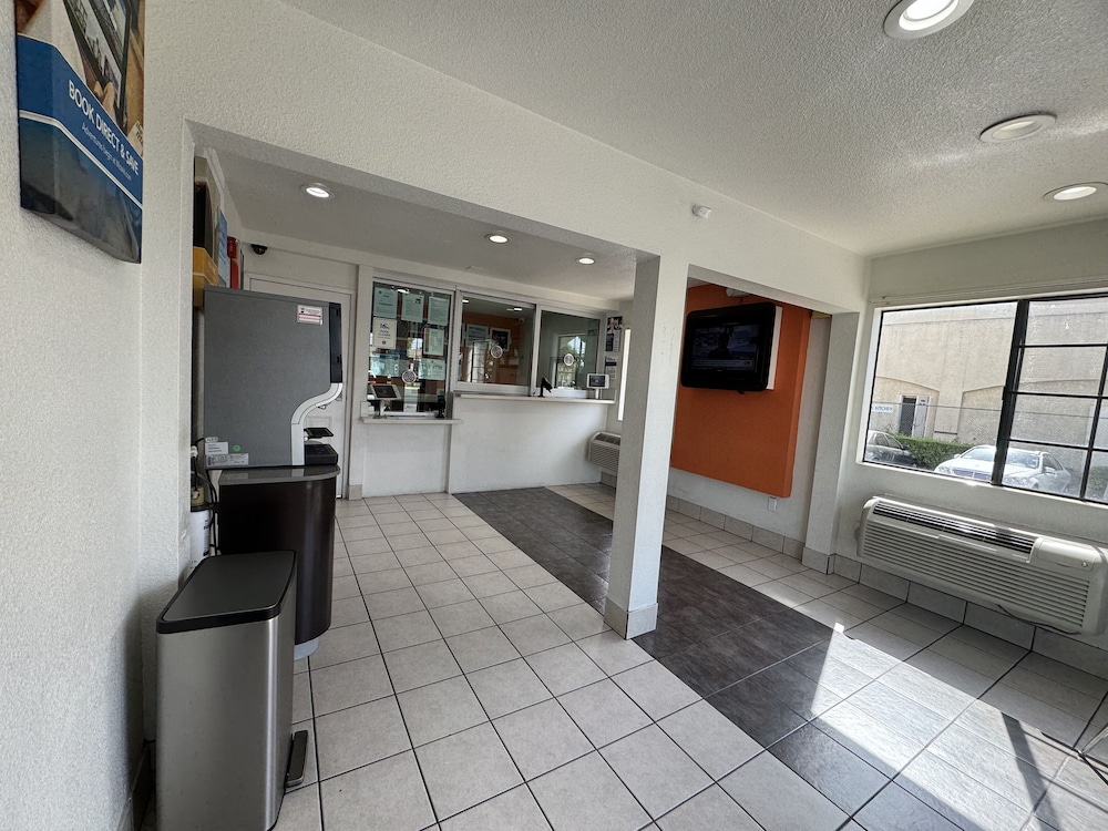 Motel6 Bellflower, CA - Los Angeles 6/65