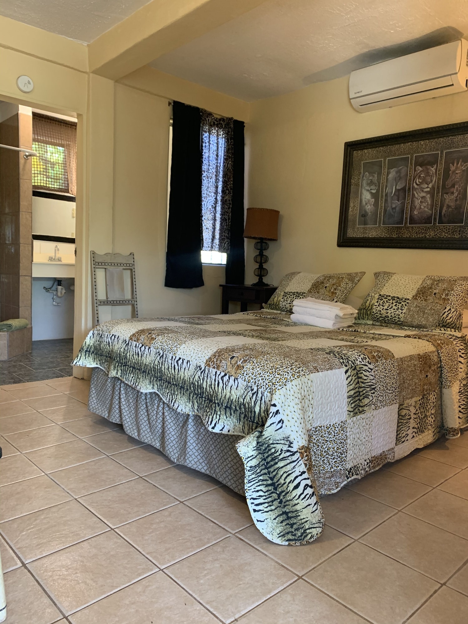 غرفة قياسية بسرير كوين بإطلالة على الفناء، All Seasons Guest House 5/8