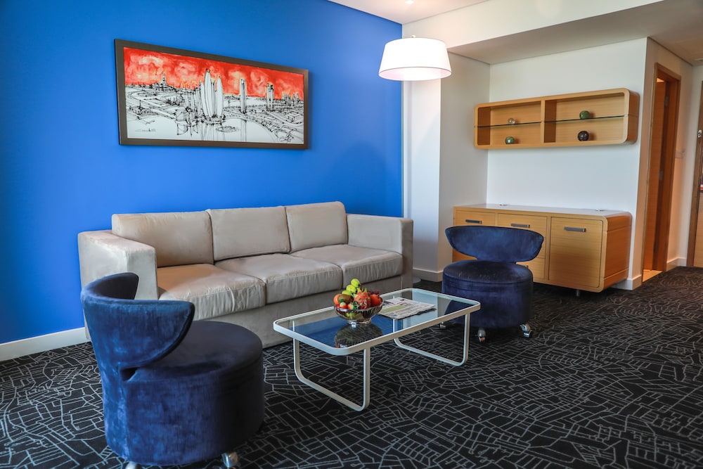 Yas Plaza Bay by IHG 93/114