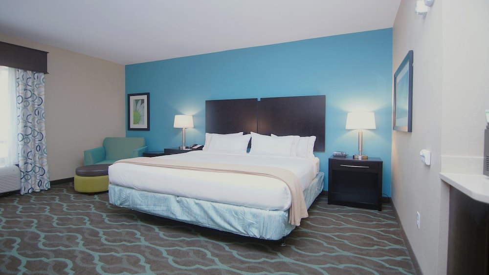 Holiday Inn Express Suites Cuero 12/52