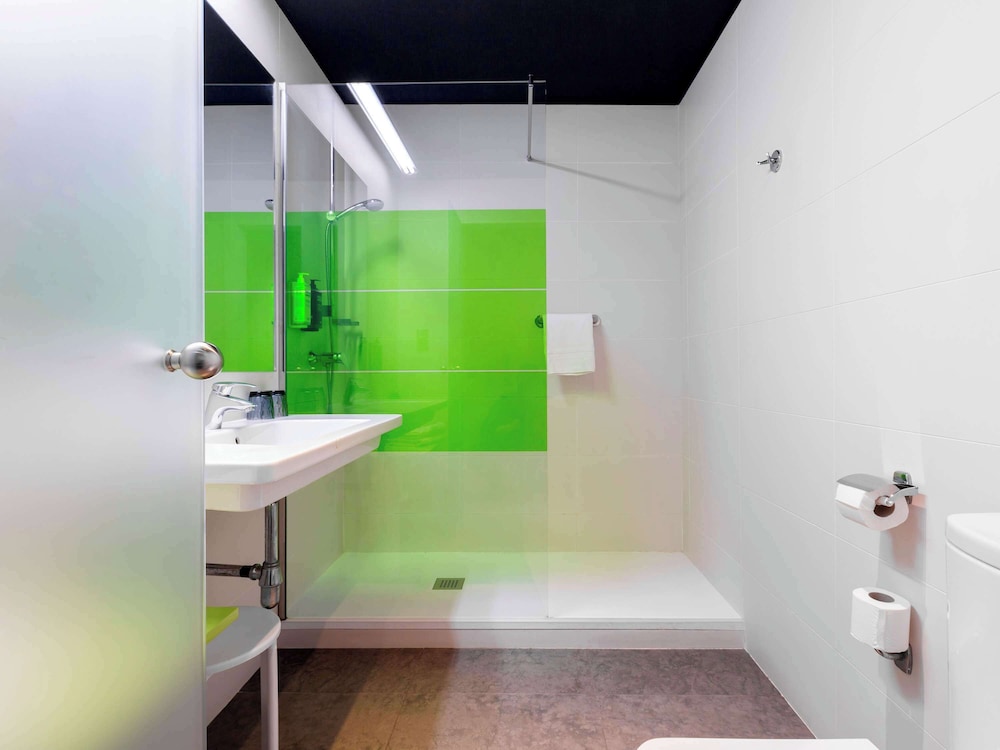 غرفة قياسية بسريرين منفصلين، Ibis Styles Madrid Prado 7/7