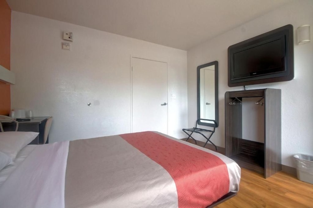 Motel6 Dania Beach, FL 26/59